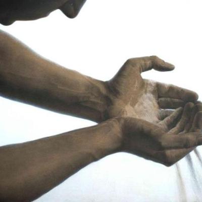 "Through the fingers" by Anastasia Kuznetsova-Ruf – The Vilbil: Your Flagship Immersive Showroom
